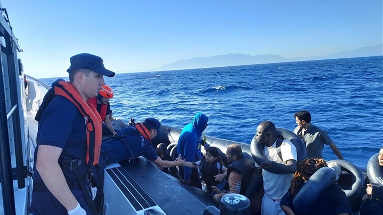 İzmir Açıklarında Düzensiz Göçmen Operasyonları