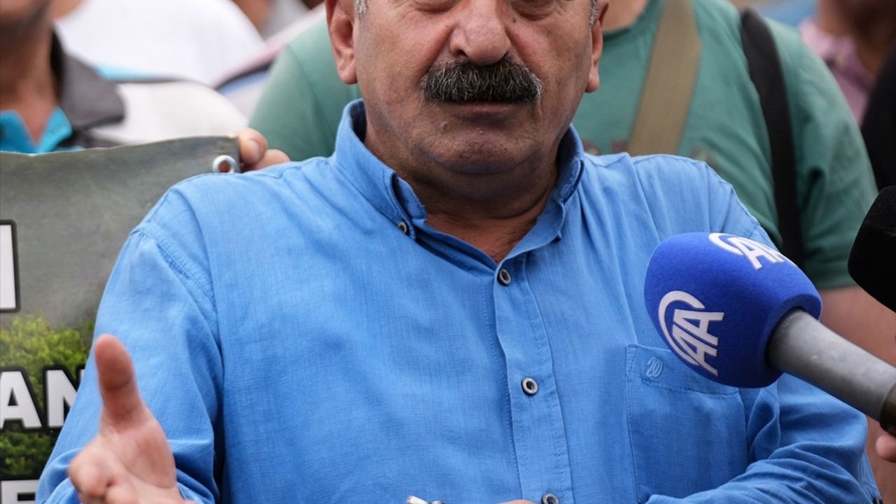 İzmir Çiğli'de Mahalle Sakinlerinden Çöp Eylemi
