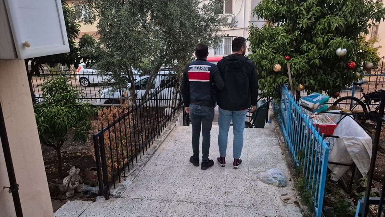 İzmir'de FETÖ Operasyonunda 35 Gözaltı