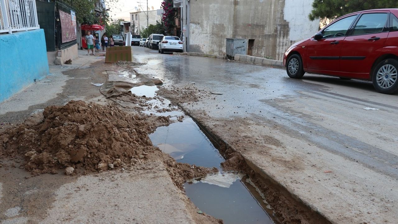 İzmir'de Su Borusu Patlaması, Mahalle Sakinleri Tepkili