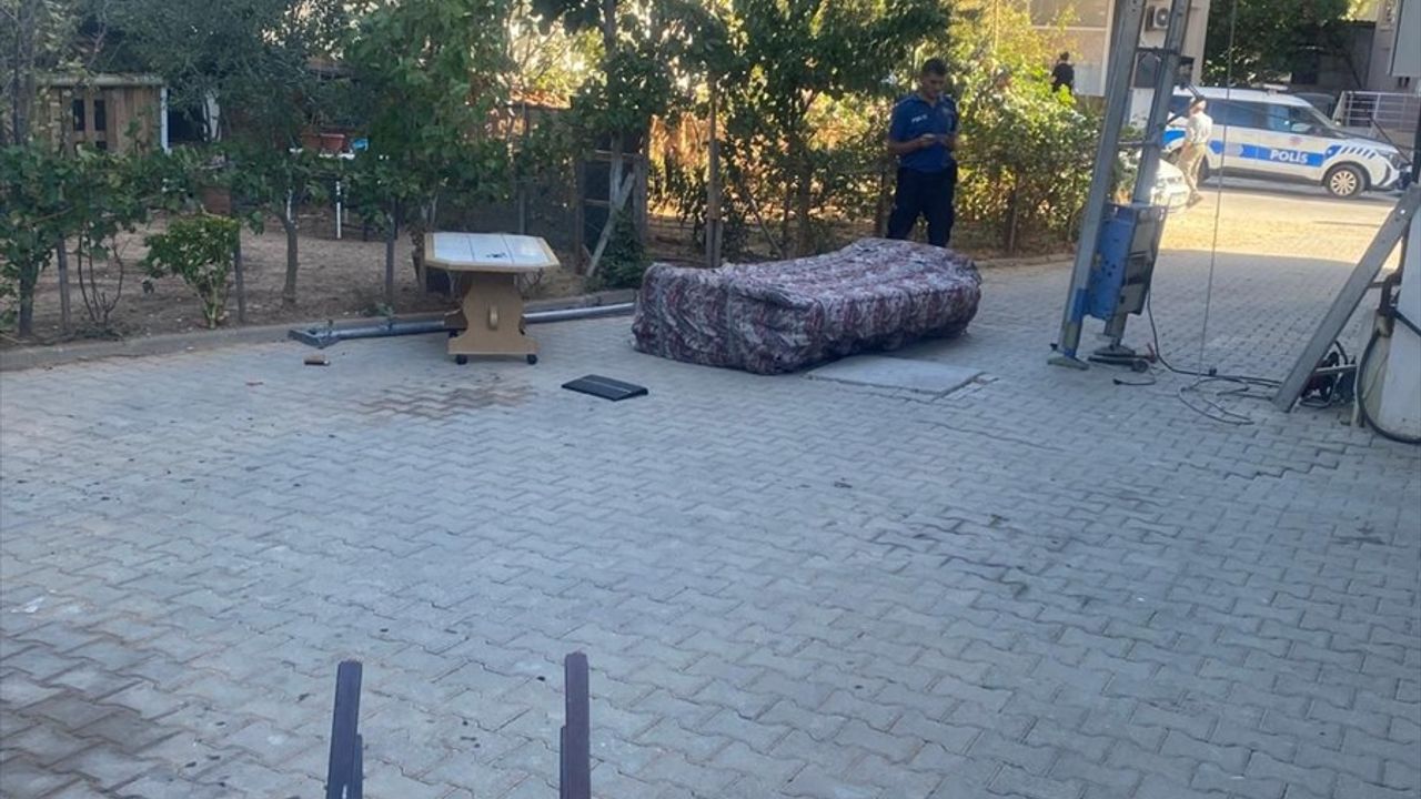 İzmir'de Tragik Olay: Taşınma Esnasında Çocuk Koltuk Altında Kaldı
