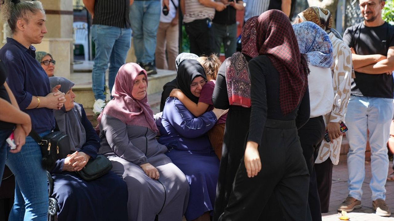 İzmir'de Trajik Olay: Nakliye Asansöründen Düşen Koltuk 9 Yaşındaki Kız Çocuğunun Ölümüne Neden Oldu