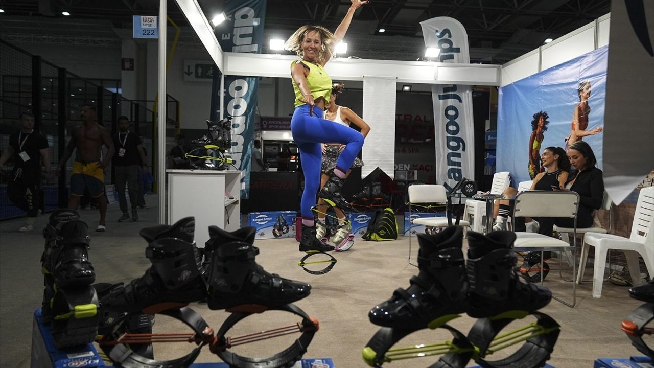 İzmir'de Türkiye Vücut Geliştirme ve Fitness Şampiyonası Başladı