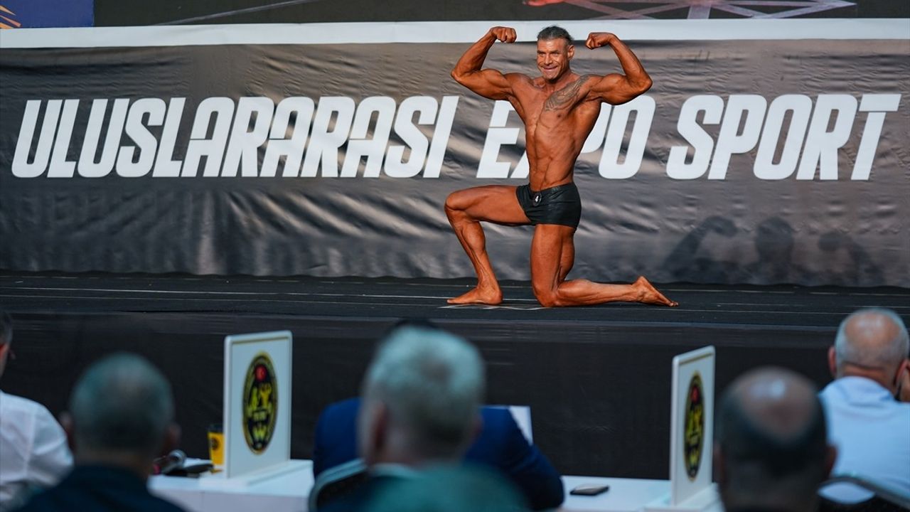 İzmir'de Uluslararası Mr. Universe Vücut Geliştirme Yarışması