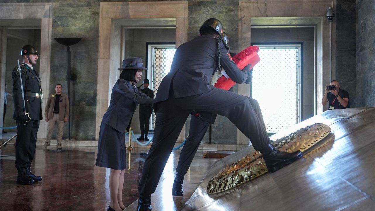 Japonya Altes Prensesi Akiko Mikasa Anıtkabir'i Ziyaret Etti