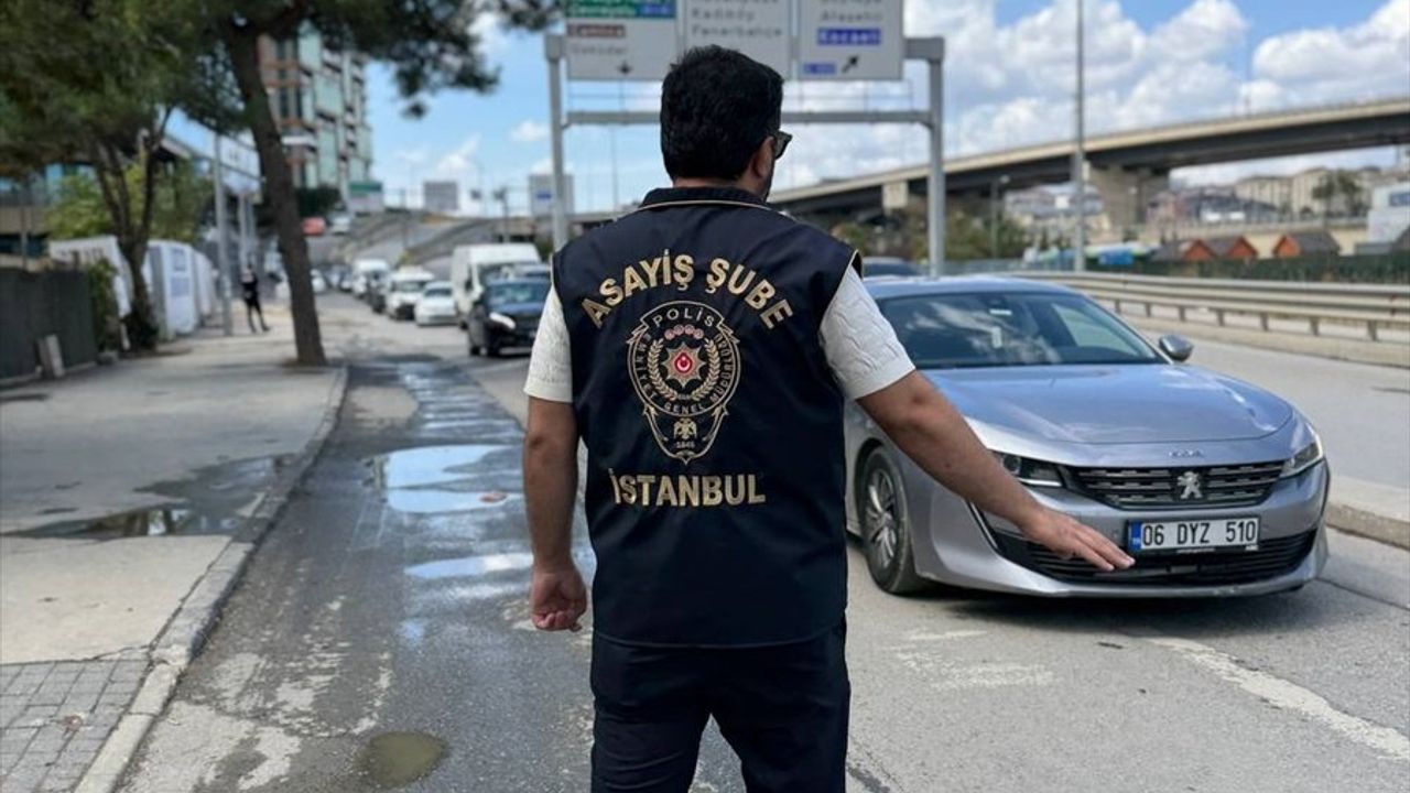 Kadıköy'de Okul Çevresinde Şüpheli Gözaltıları