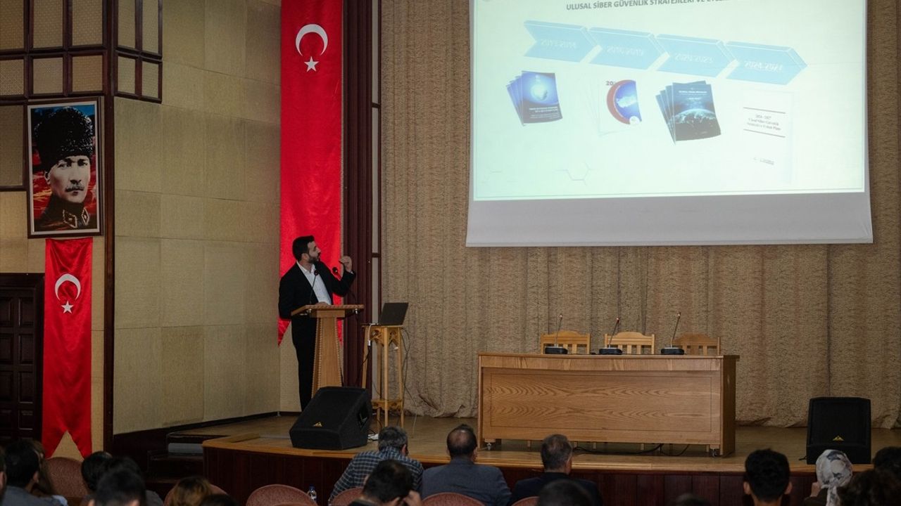 Kamu Siber Güvenlik Derneği Eğitiminde Siber Olaylar Masaya Yatırıldı