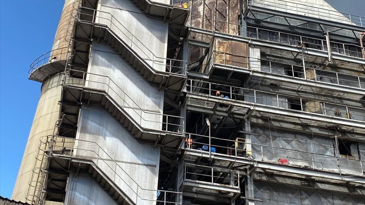 Kangal Termik Santrali'ndeki Yangın Kontrol Altına Alındı