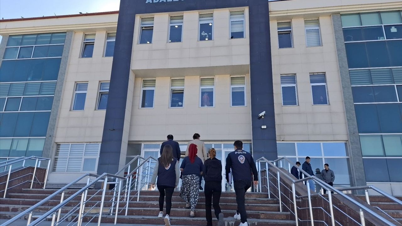 Kars'ta Dolandırıcılık Operasyonu: İki Kadın Gözaltına Alındı