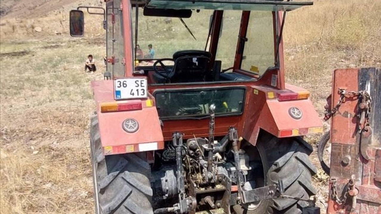 Kars'ta Traktörden Düşen Genç Hayatını Kaybetti