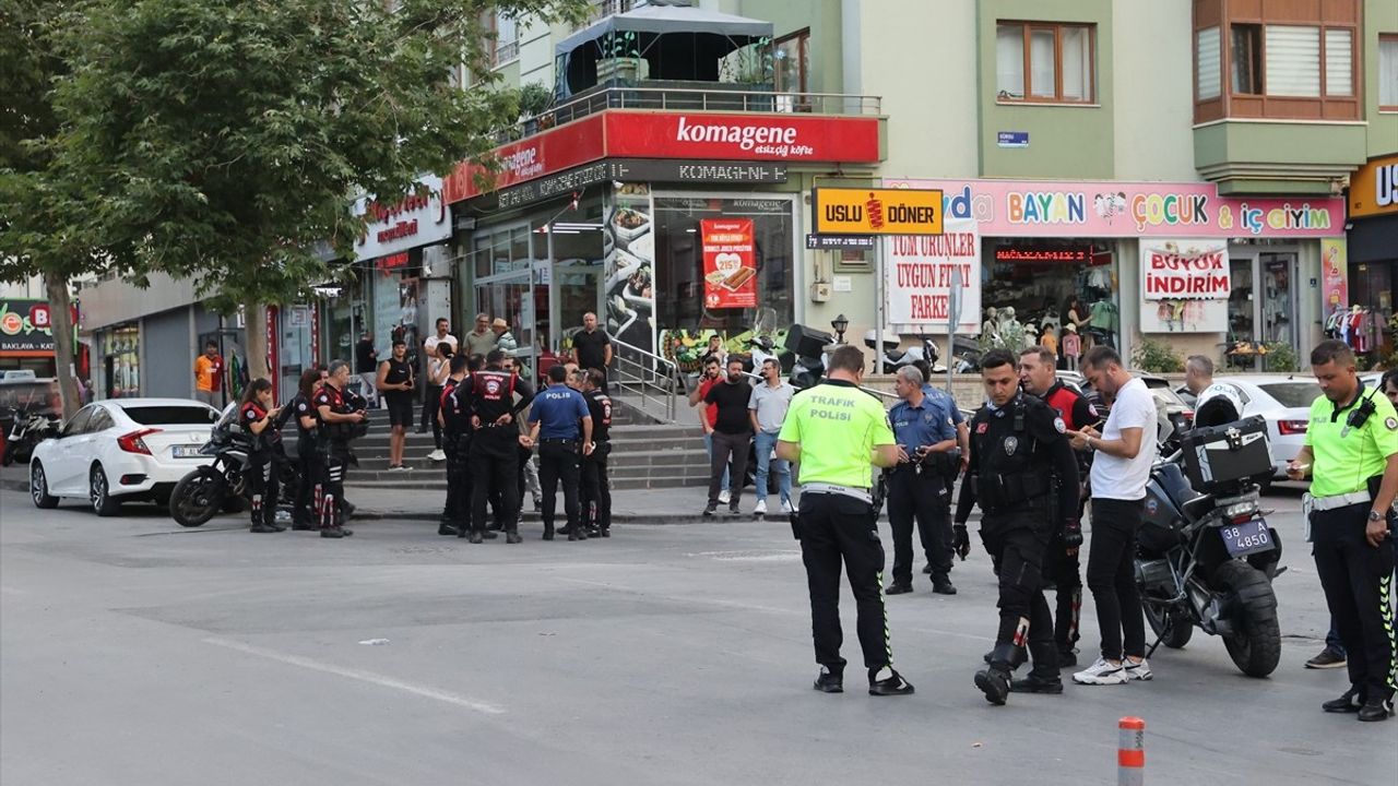 Kayseri'de Motosiklet Kazası: İki Yunus Polisi Yaralandı