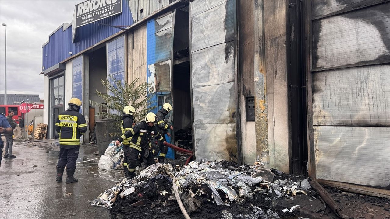 Kayseri'deki Yangın Üç İş Yerini Vurdu