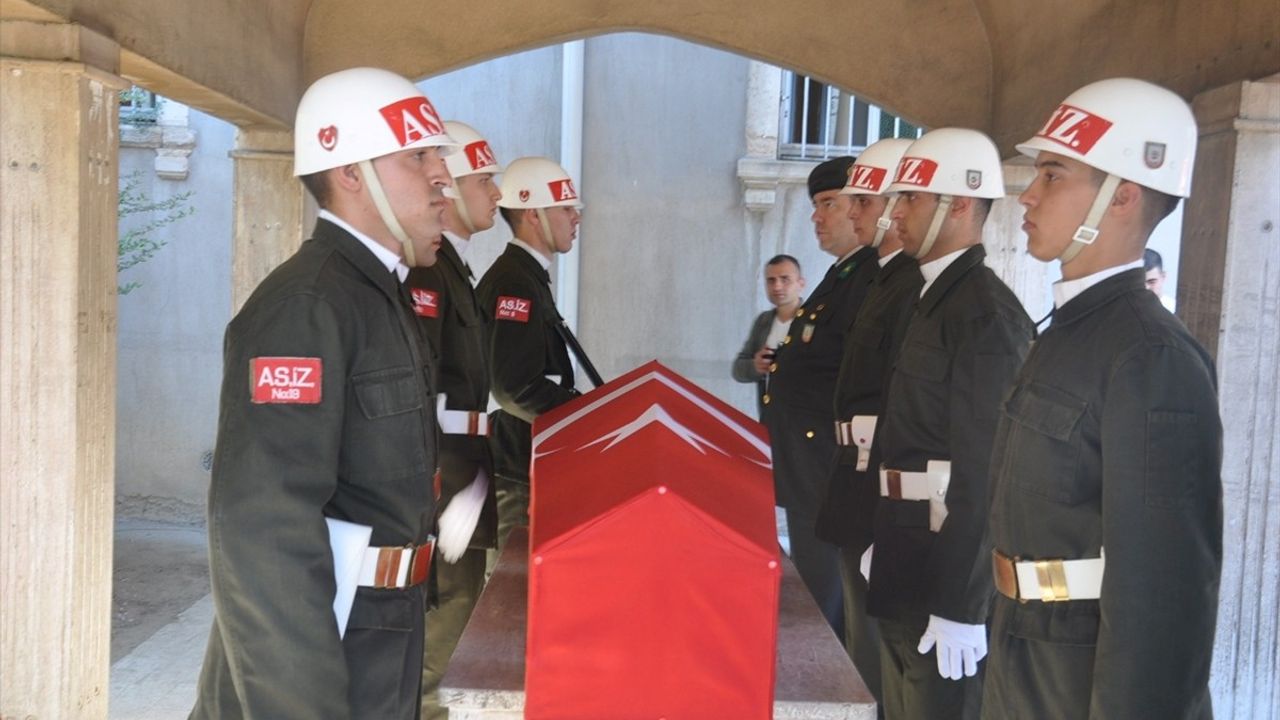 Kıbrıs Gazisi Aziz Kara, Manisa'da Sonsuzluğa Uğurlandı