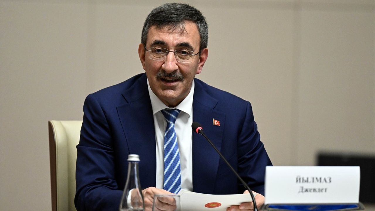 Kırgızistan Cumhurbaşkanı Caparov, TDT Üye Ülkeleri Heyetini Ağırladı