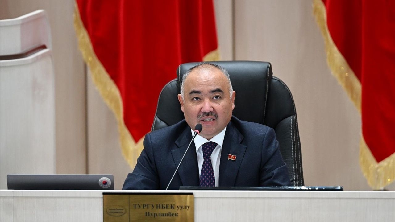Kırgızistan Meclisi İçin Fesih İmza Kampanyası Başlatıldı
