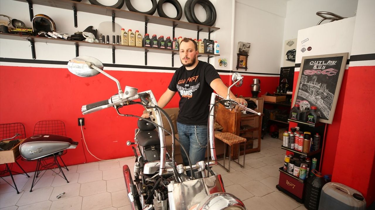 Klasik Motosiklet Sevgisiyle Meslek Edinen Genç: Deniz Kırkaya
