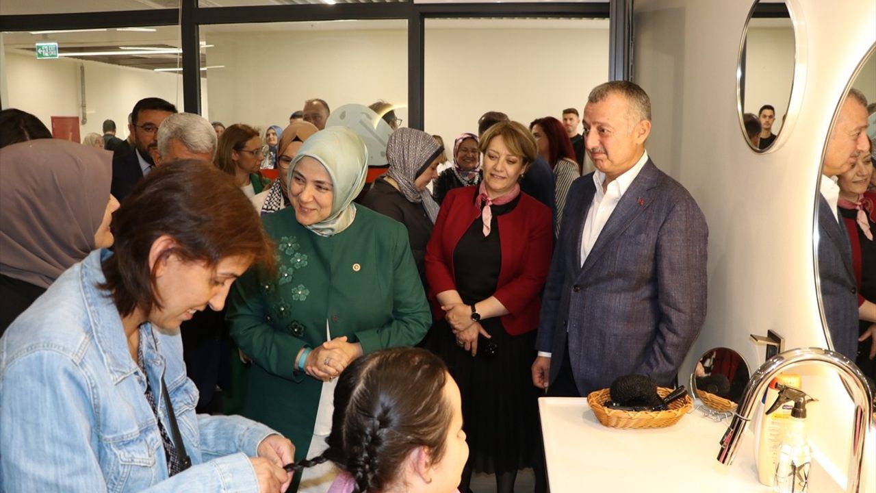 Kocaeli'de AK Parti'li Kadınlardan Filistin İçin Destek Gösterisi