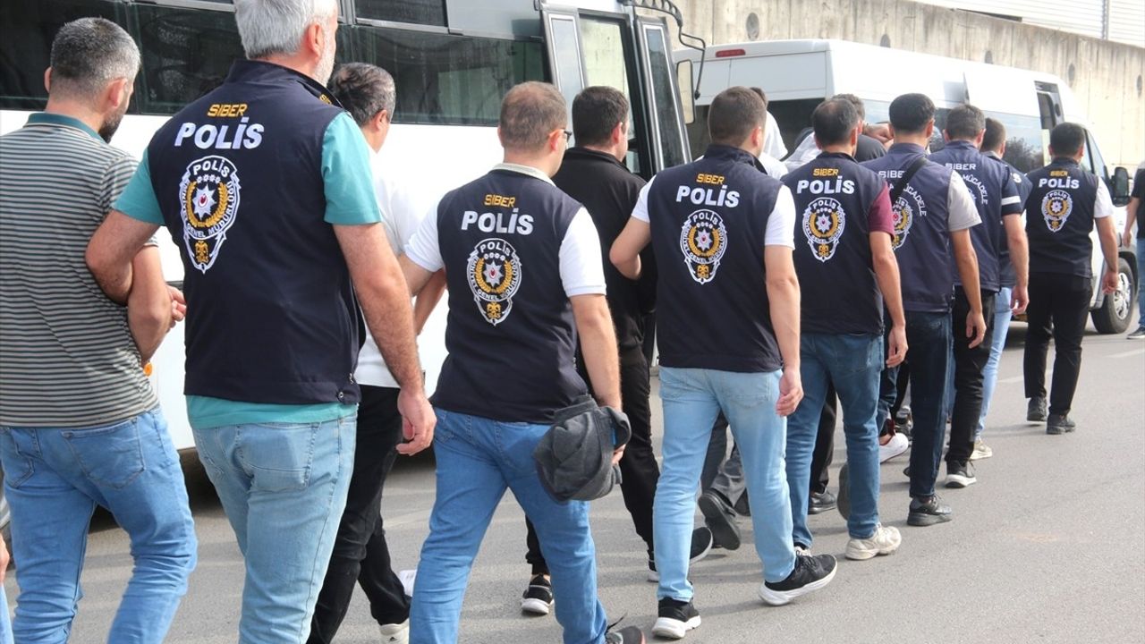 Kocaeli'de Dolandırıcılık Operasyonu: 24 Zanlı Tutuklandı