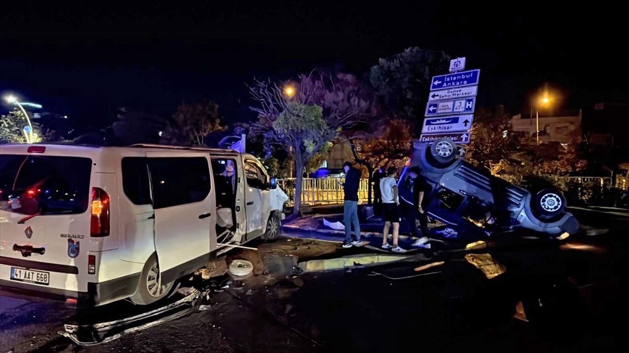 Kocaeli'de Trafik Kazası: 6 Yaralı
