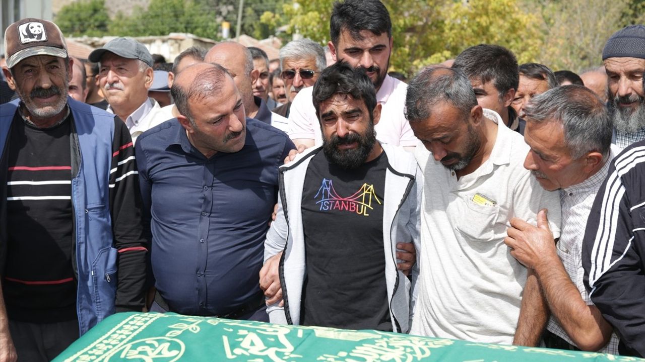 Konya'da İkiz Kardeşlerin Defni Gerçekleşti