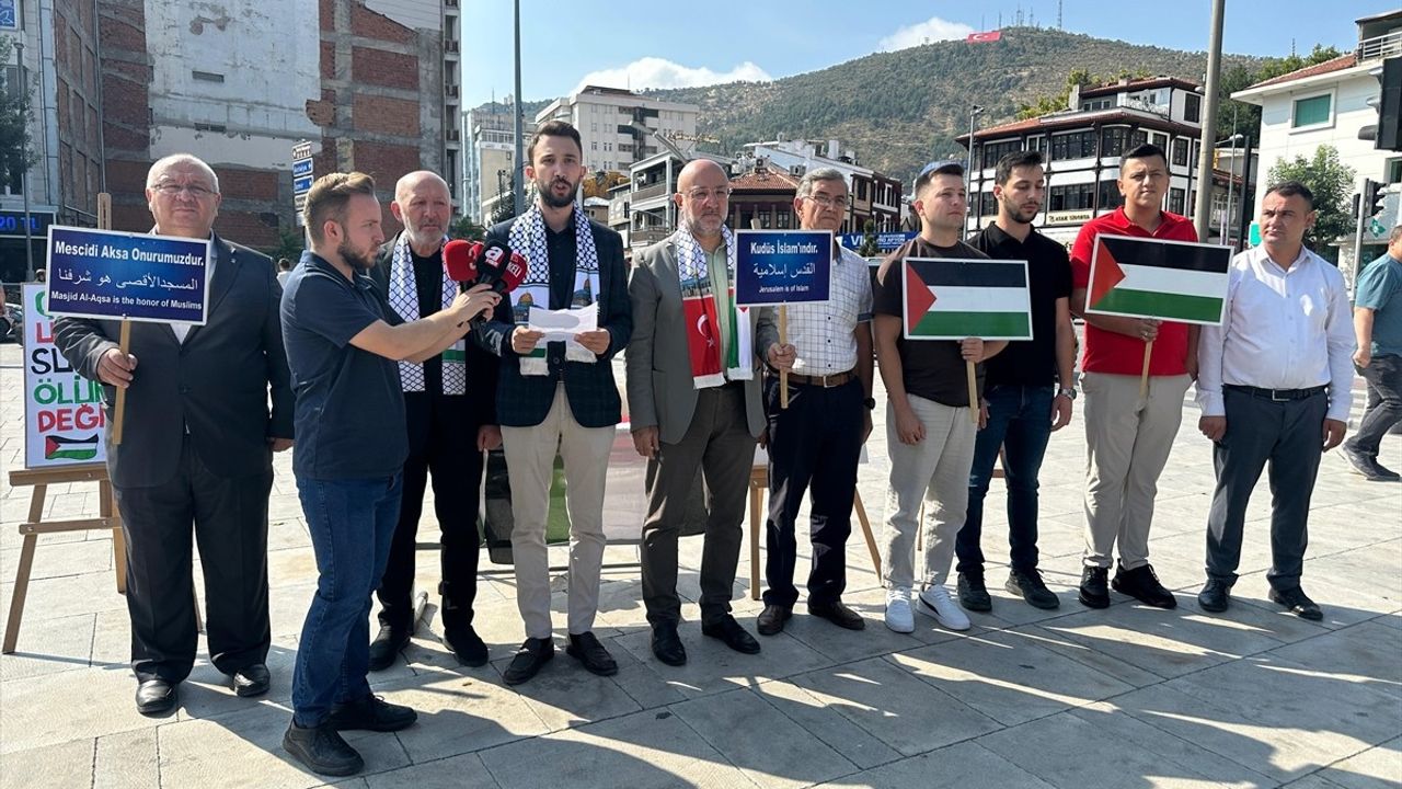 Konya ve Afyonkarahisar'da Gazze İçin 'Boş Sıralar' Etkinliği Düzenlendi