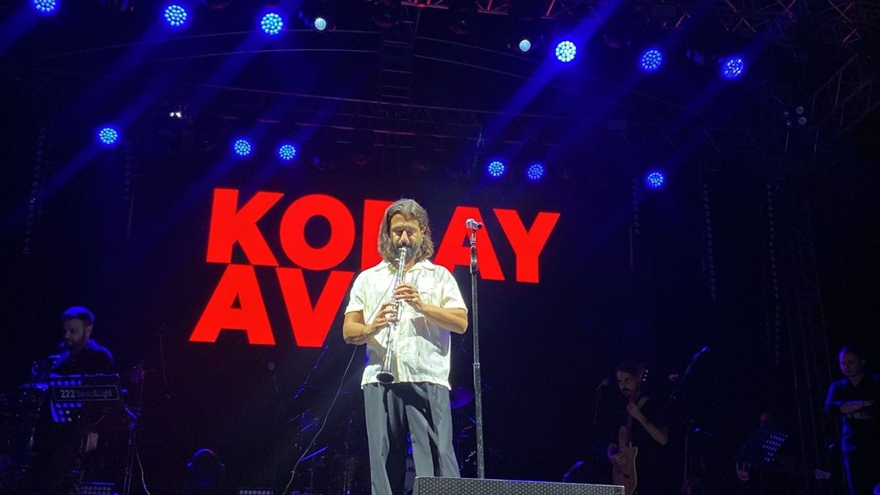 Koray Avcı, Bozüyük'te Coşkulu Bir Konser Verdi