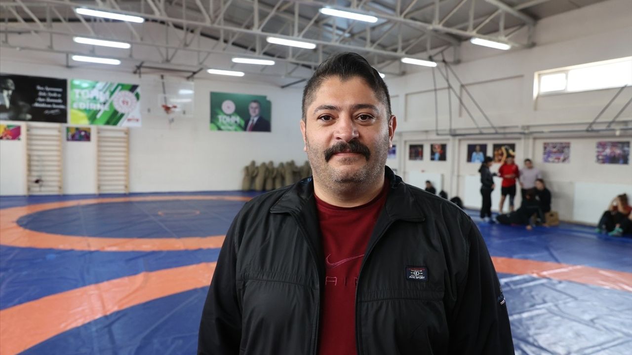 Kosovalı Kadın Güreşçiler Edirne'de Balkan Şampiyonası İçin Kamp Yapıyor