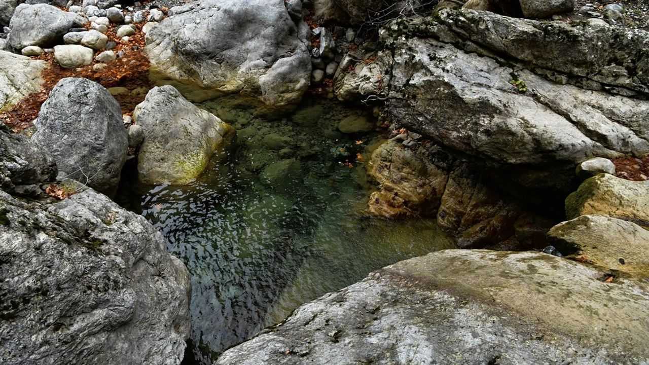 Kuraklık Yüzünden Yaka Kanyonu'ndaki Sular Çekildi
