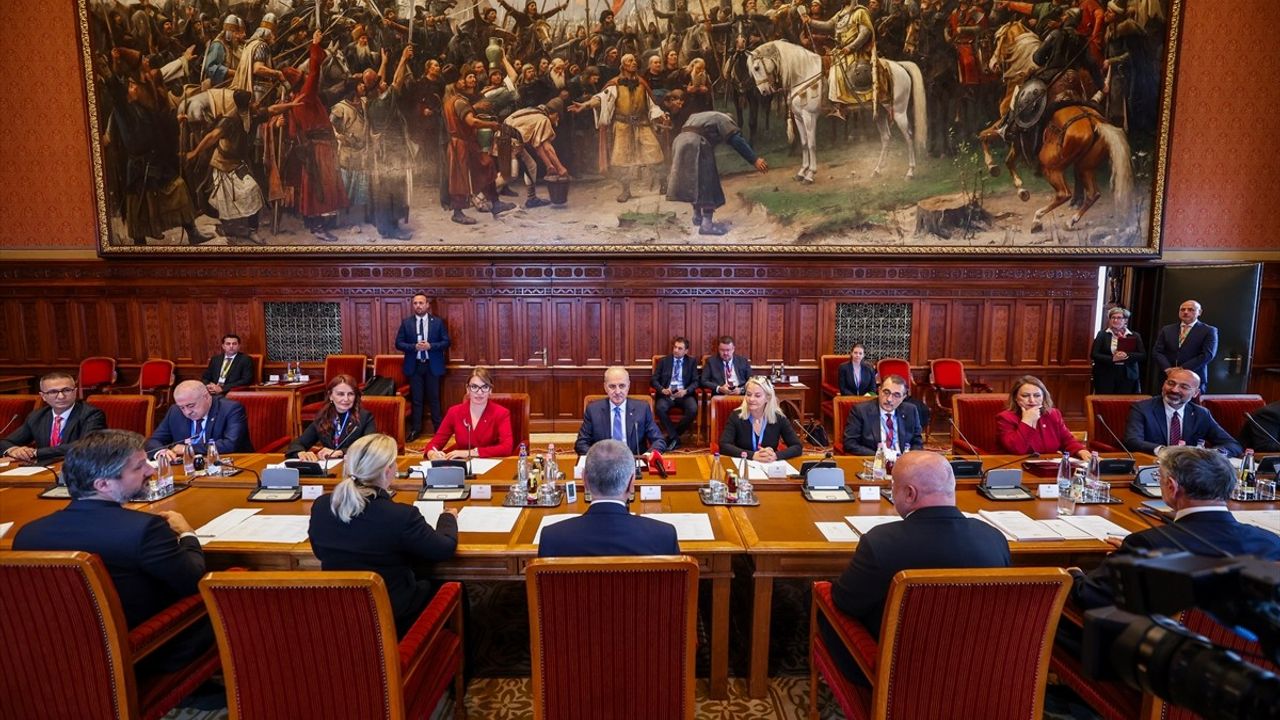 Kurtulmuş ve Köver'den Türkiye-Macaristan İlişkilerine Vurgu