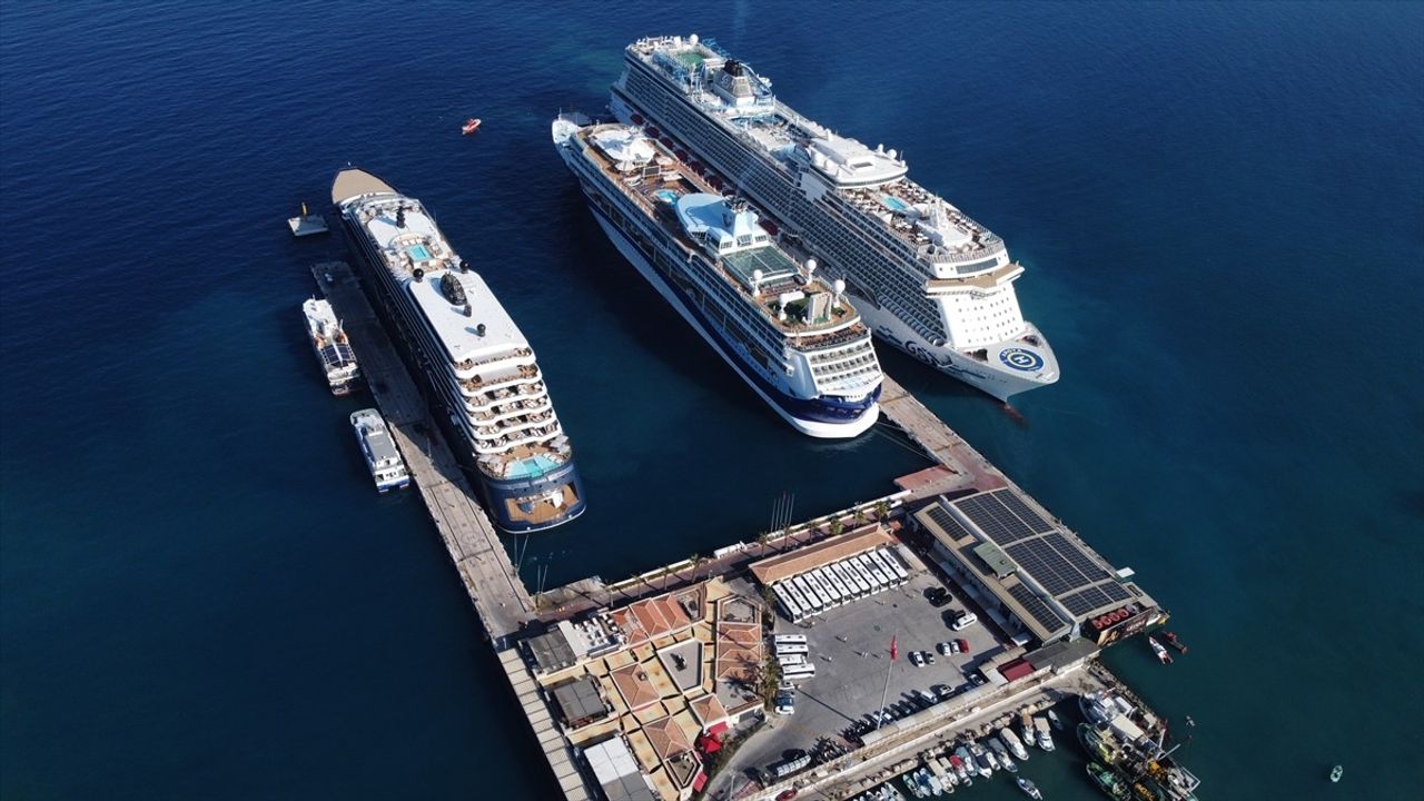 Kuşadası'nda Kruvaziyer Turizmi Canlandı
