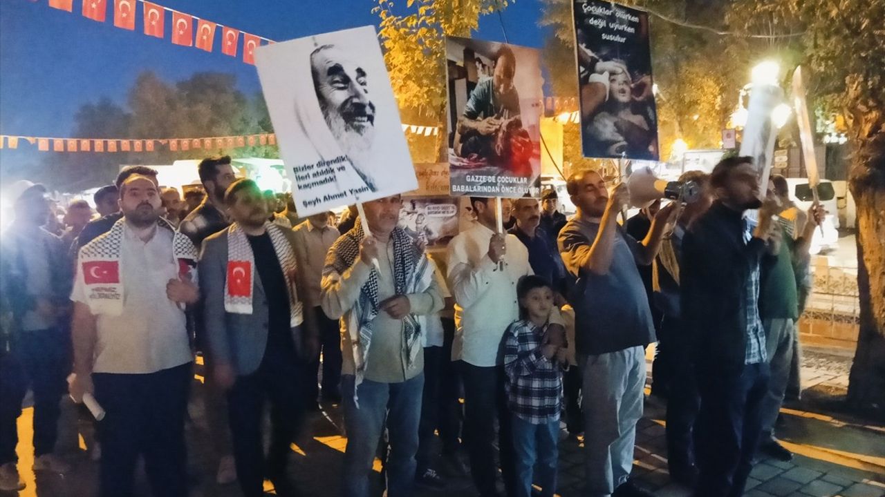 Malatya'da Gazze'ye Destek Yürüyüşü Gerçekleştirildi
