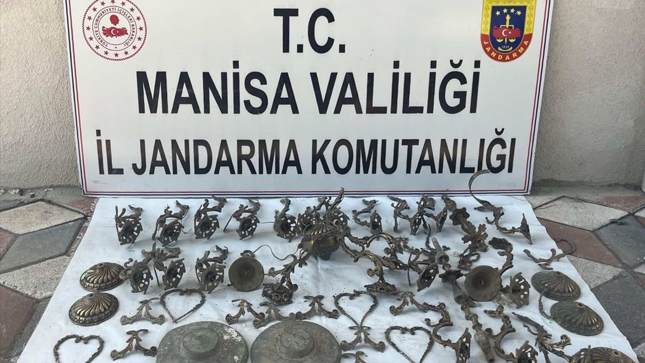 Manisa'da Kaçak Kazı Operasyonu: 10 Şüpheli Suçüstü Yakalandı