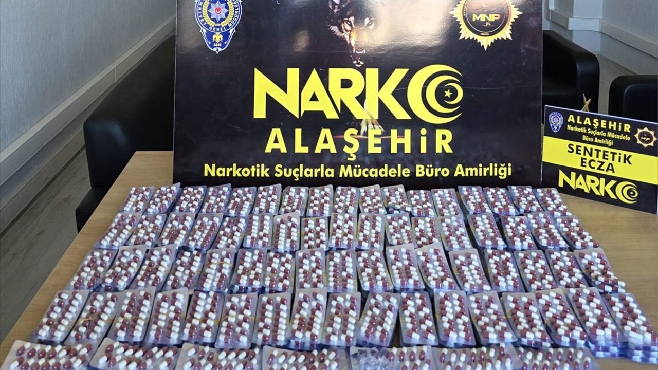 Manisa'da Sentetik Ecza Operasyonu: 4 Bin 191 Hap Ele Geçirildi