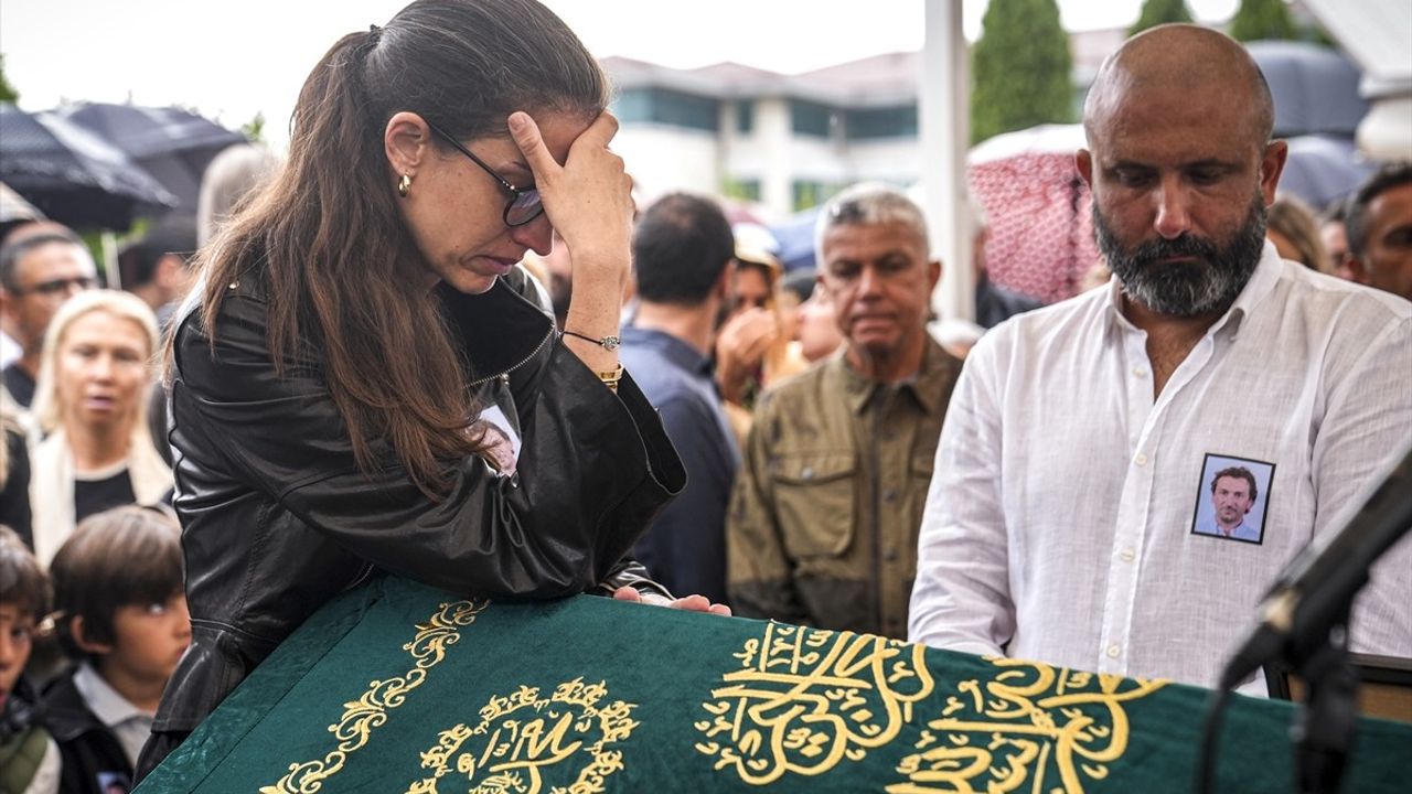 Marmara Denizi'nde Teknesi Parçalanan Yat Üreticisi Halit Yukay Toprağa Verildi