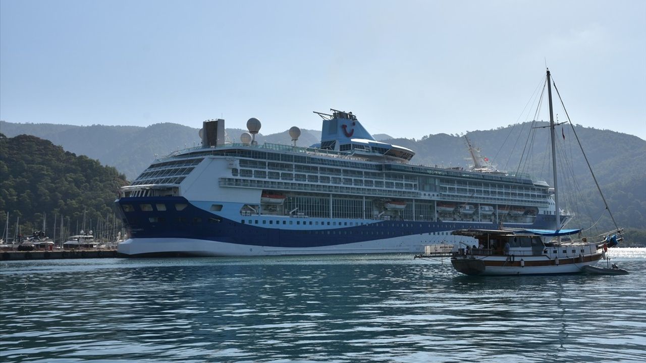 Marmaris'e 1855 Turist Getiren Marella Discovery 2 Kruvaziyeri