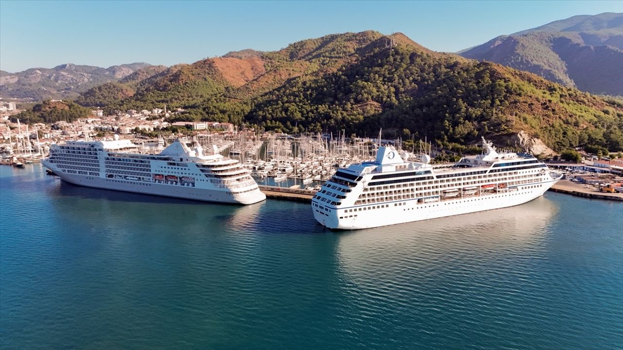Marmaris'e İki Kruvaziyerle 1203 Turist Geldi