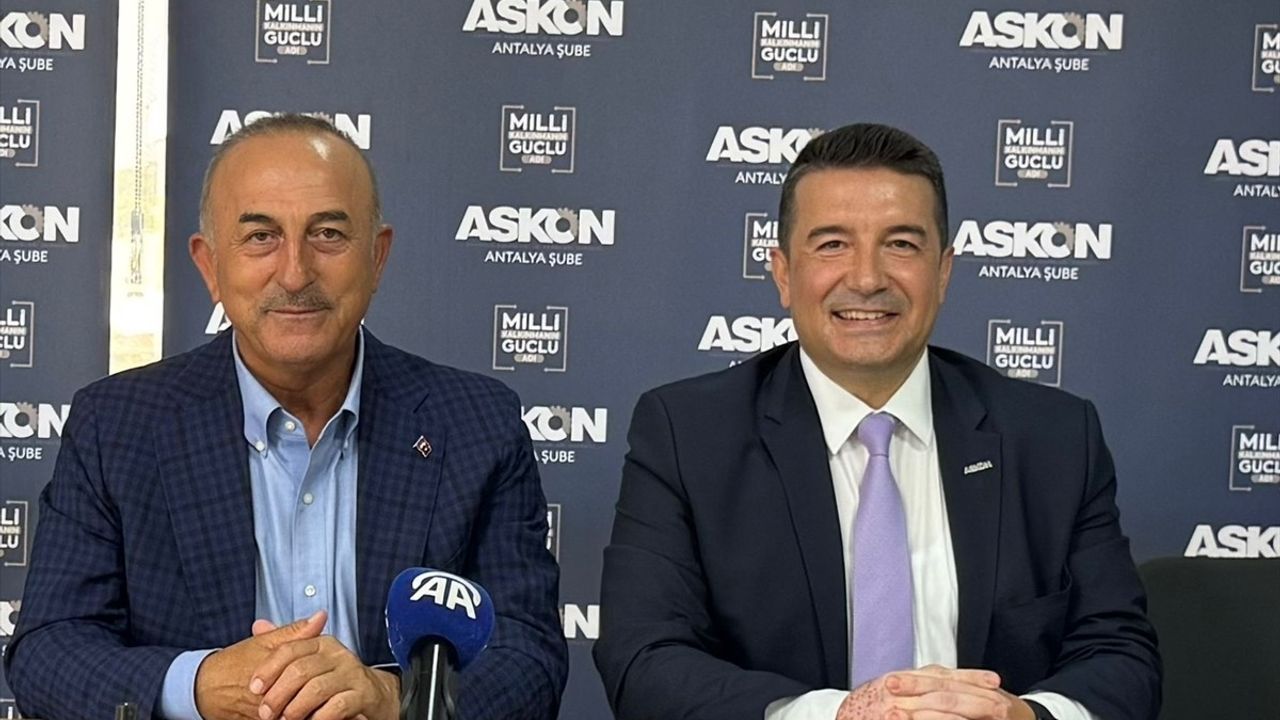 Mevlüt Çavuşoğlu Antalya'da İş İnsanlarıyla Bir Araya Geldi