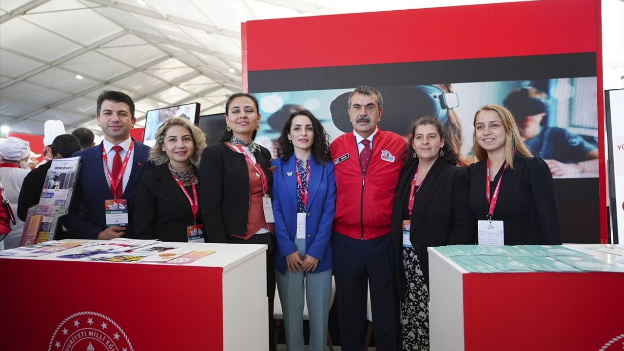 Milli Eğitim Bakanı Tekin, TEKNOFEST'i Ziyaret Etti