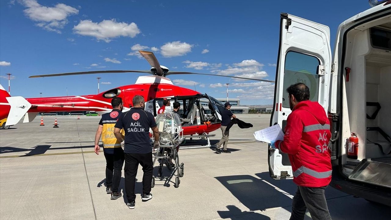 Muş'tan Van'a Ambulans Helikopterle Yenidoğan Sevk Süreci