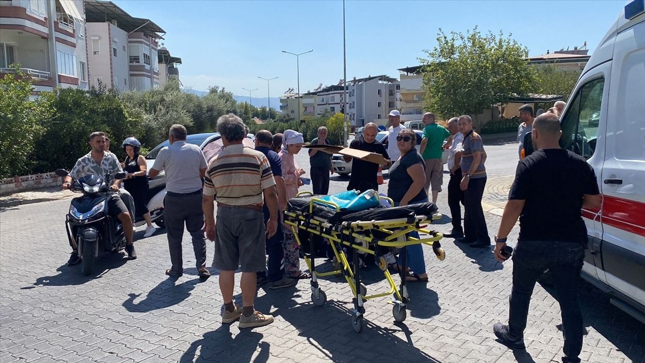 Nazilli'de Trafik Kazası: Yaralı Kadın Kartonla Korundu