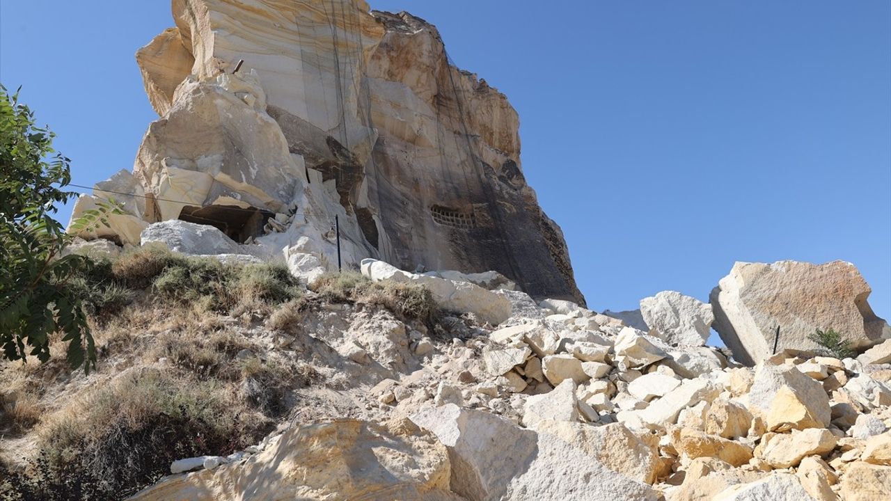 Nevşehir'deki Kaya Düşmesi Olayında Önleyici Tedbirler Alındı