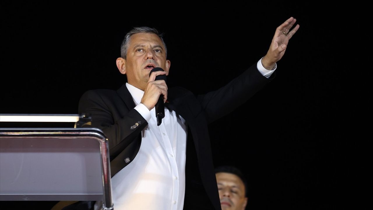Özgür Özel Bahçelievler Mitinginde Ülke Vizyonunu Paylaştı