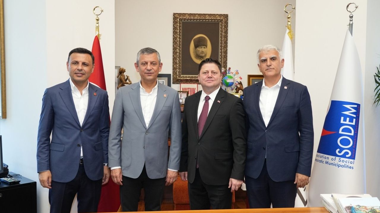 Özgür Özel'den Kadıköy Belediyesi'ne Önemli Ziyaret