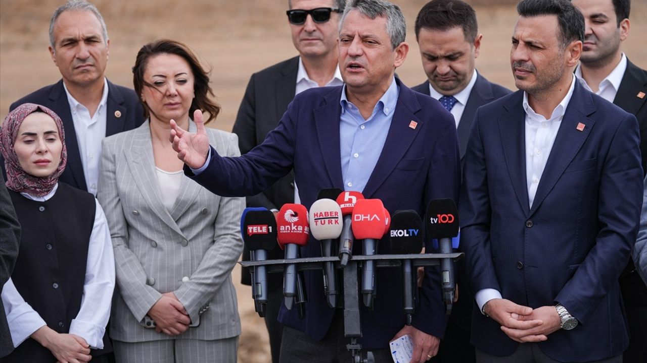 Özgür Özel, İmamoğlu'nun Davasını Takip Etti