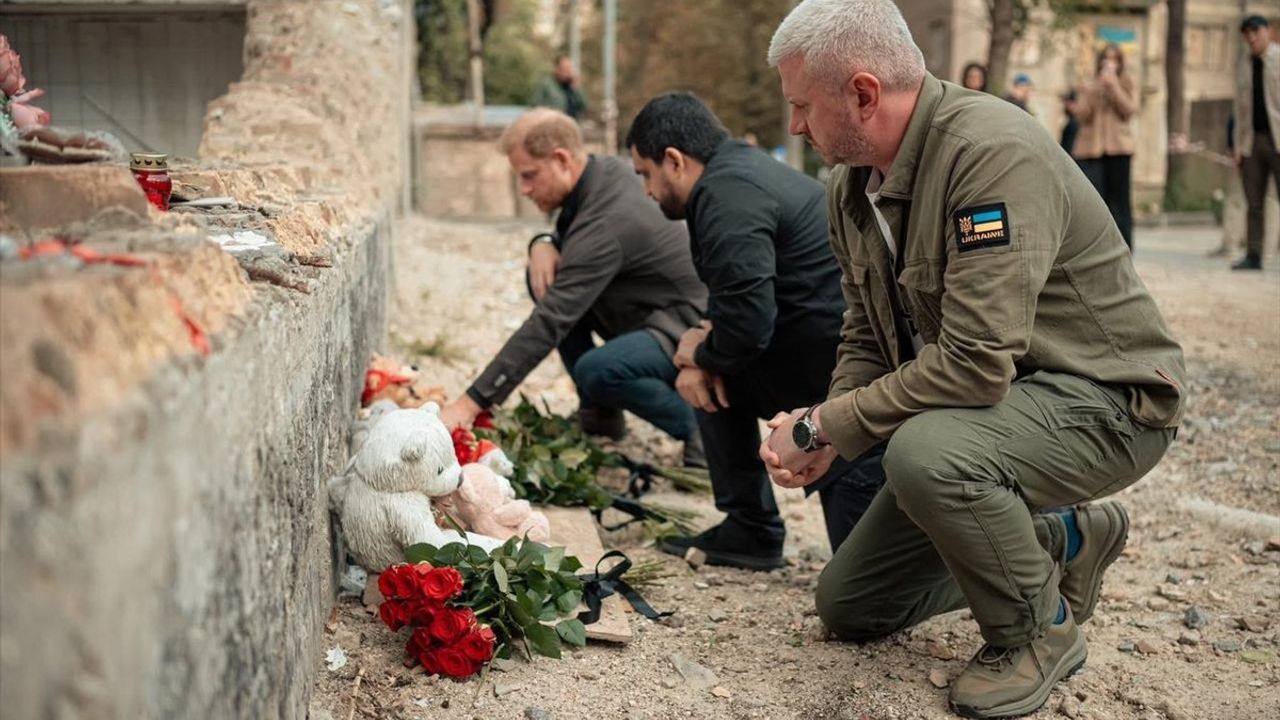 Prens Harry, Kiev'de Hava Saldırılarını İnceledi