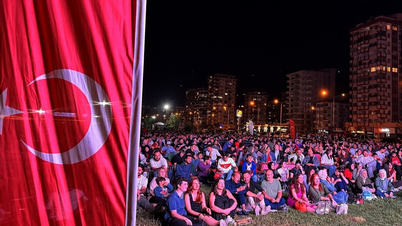 Rize'de EuroBasket 2025 Finali Dev Ekrandan İzleniyor