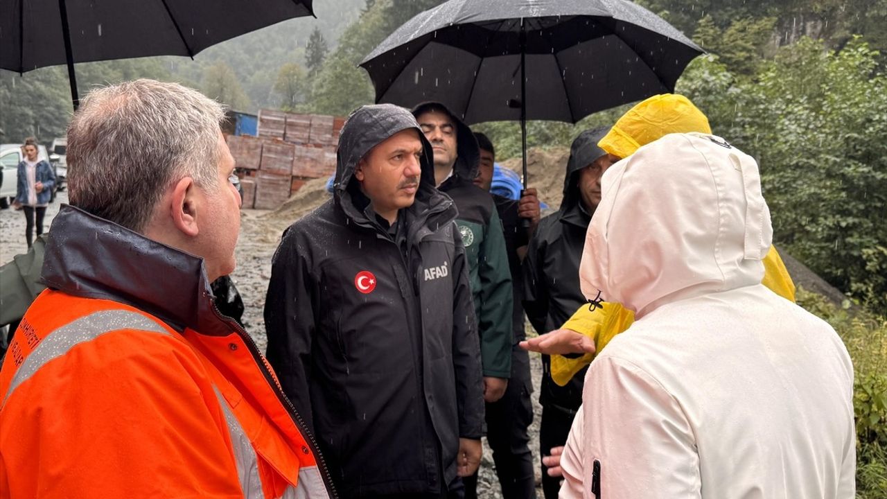 Rize'de Sağanak Yağış Etkisini Sürdürüyor