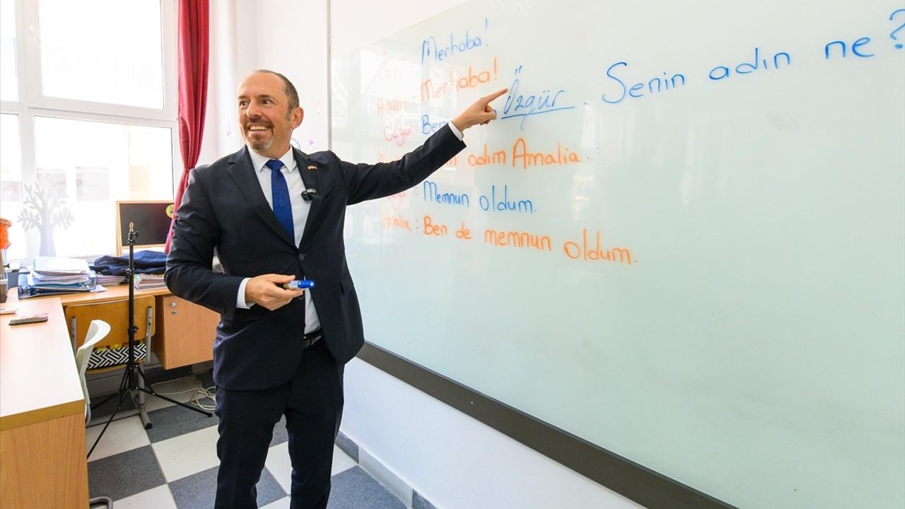 Romanya'da Türkçe Seçmeli Ders Oluyor
