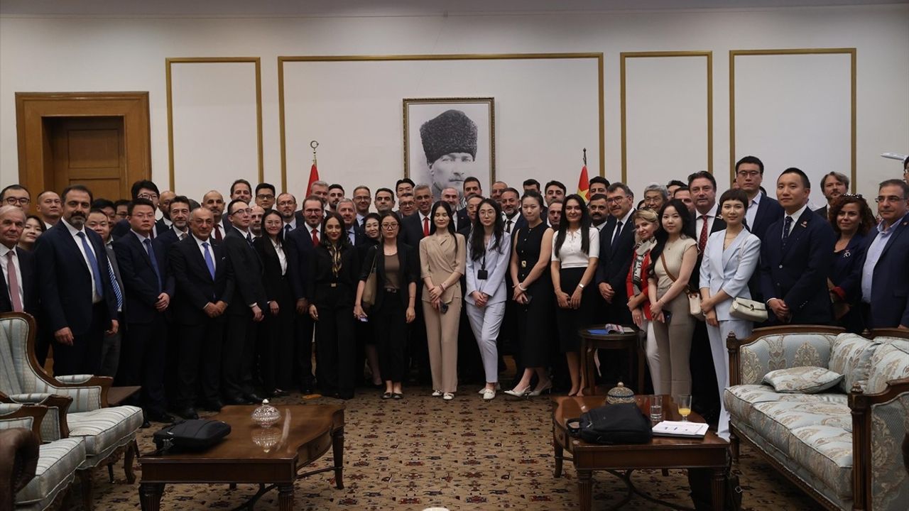 Sağlık Bakanı Memişoğlu'ndan Şanghay'da Önemli Temaslar