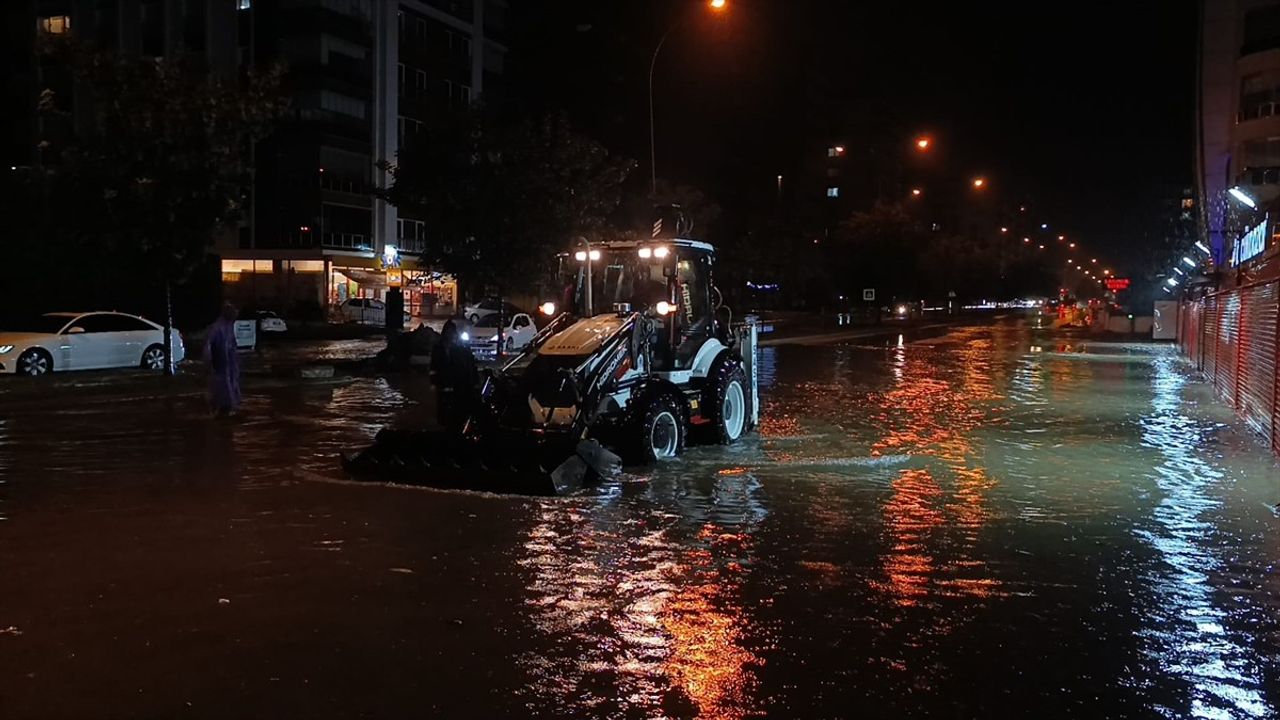 Samsun'da Kuvvetli Sağanak Yağış Hayatı Olumsuz Etkiledi